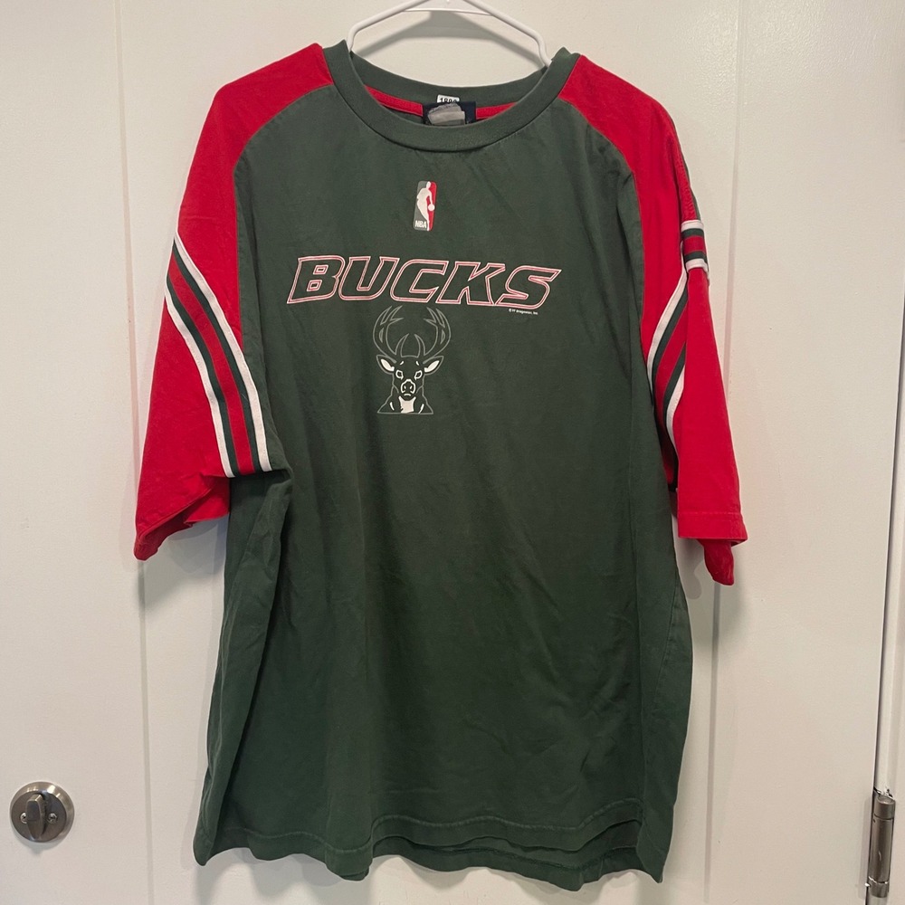 NBA Exclusive Collection Milwaukee Bucks Shirt Green Red Raglan Mens XL‎ 1886